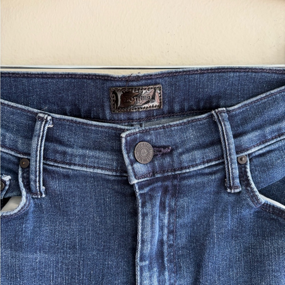 MOTHER The Weekender Fray Stretch Flare Jeans Size 28 - Picture 5 of 13